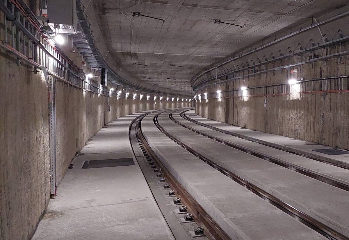 Uvnitř dokončeného tunelu